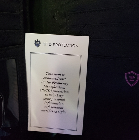 VERA BRADLEY HOLIDAY WRISTLET, WALLET, Small Crossbody. - Picture 3 of 3